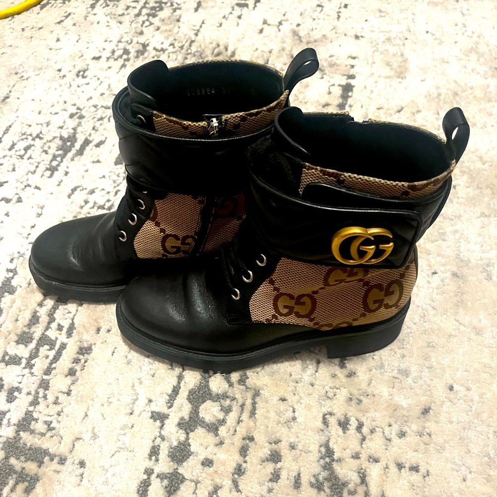 Women’s ankle boot with double G